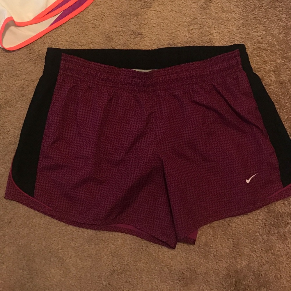 M Nike shorts purple